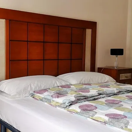 Esqui, Montana, Btt Y Senderismo En Pirineos, Margas Golf Appartement Sabiñánigo